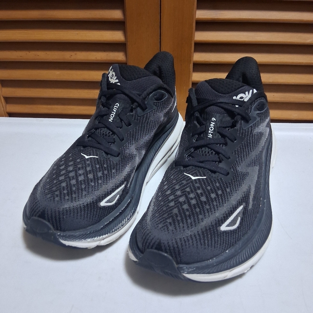 Hoka Clifton 9 Women's Running Shoe * Size: 9.5B - Picture 3 of 8